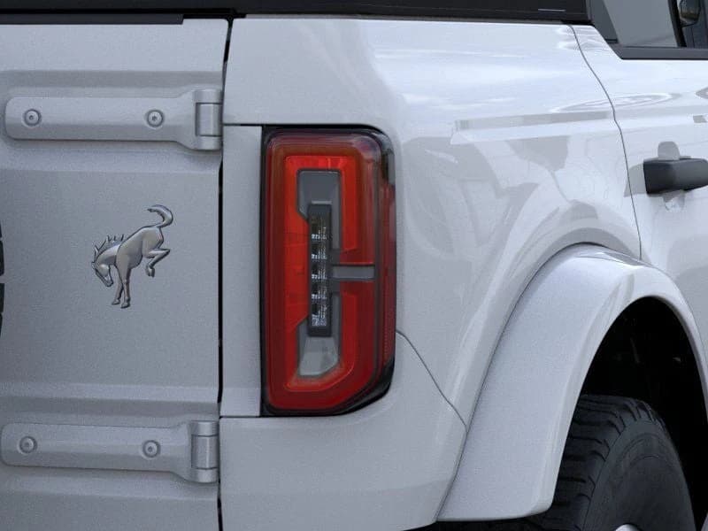 Ford Bronco Outer Banks 4 Door 4x4 2026 — side view