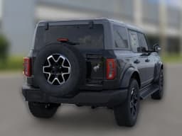 Ford Bronco Outer Banks 4 Door 4x4 2026 — side view
