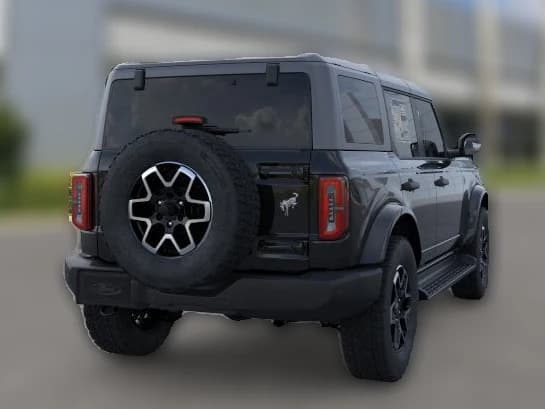 Ford Bronco Outer Banks 4 Door 4x4 2026 — side view