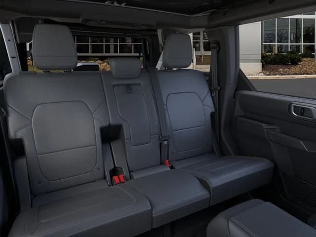 Ford Bronco Outer Banks 4 Door 4x4 2026 — side view