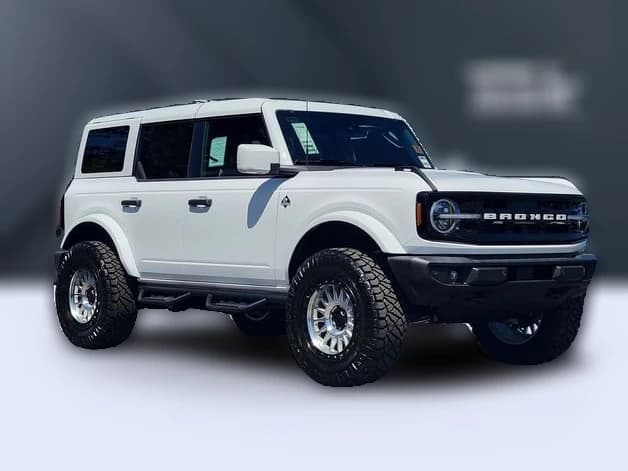 Ford Bronco Outer Banks 4 Door 4x4 2026 — side view