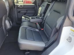 Ford Bronco Outer Banks 4 Door 4x4 2026 — side view