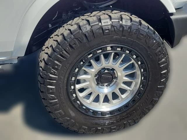 Ford Bronco Outer Banks 4 Door 4x4 2026 — side view
