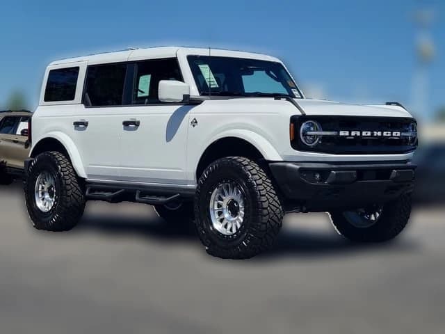 Ford Bronco Outer Banks 4 Door 4x4 2026 — side view
