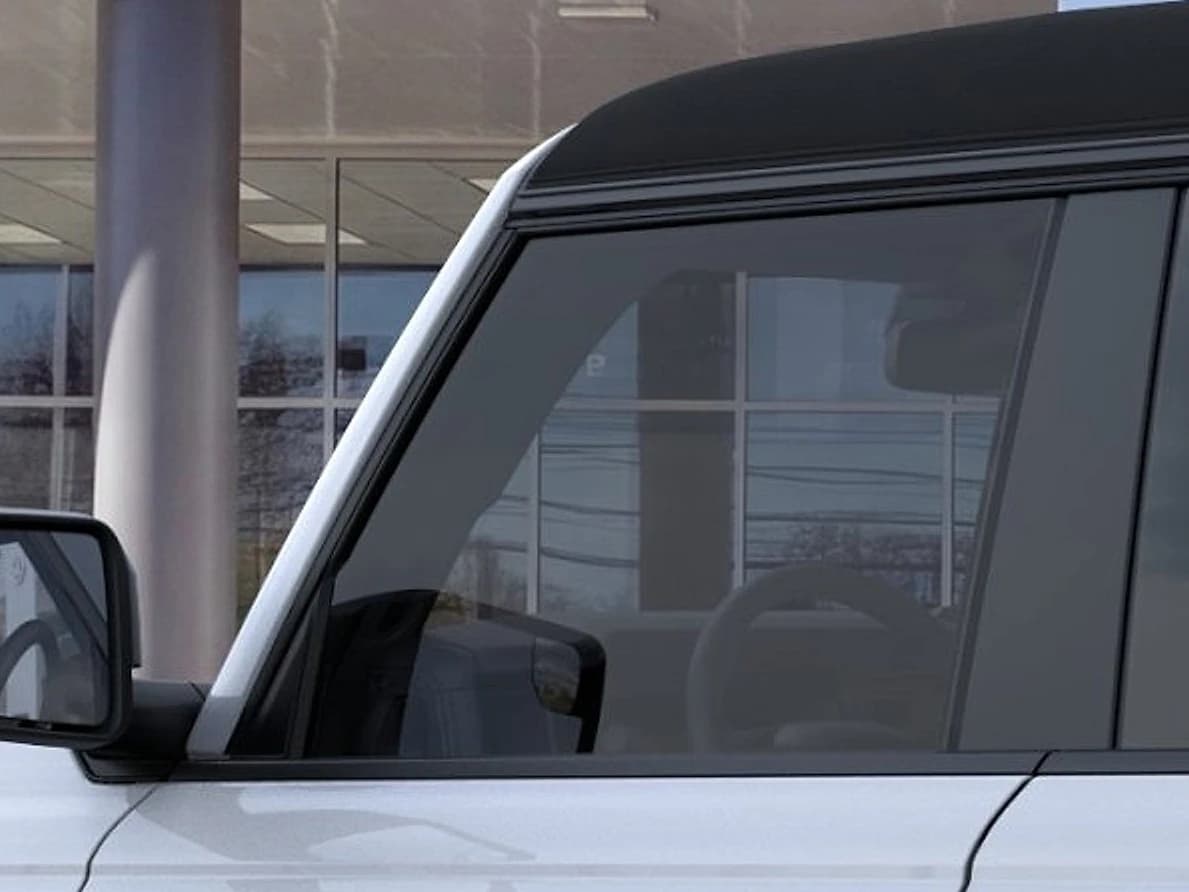 Ford Bronco Outer Banks 4 Door 4x4 2026 — side view