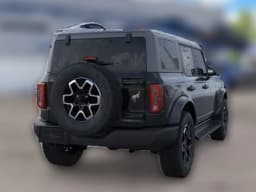 Ford Bronco Outer Banks 4 Door 4x4 2026 — side view