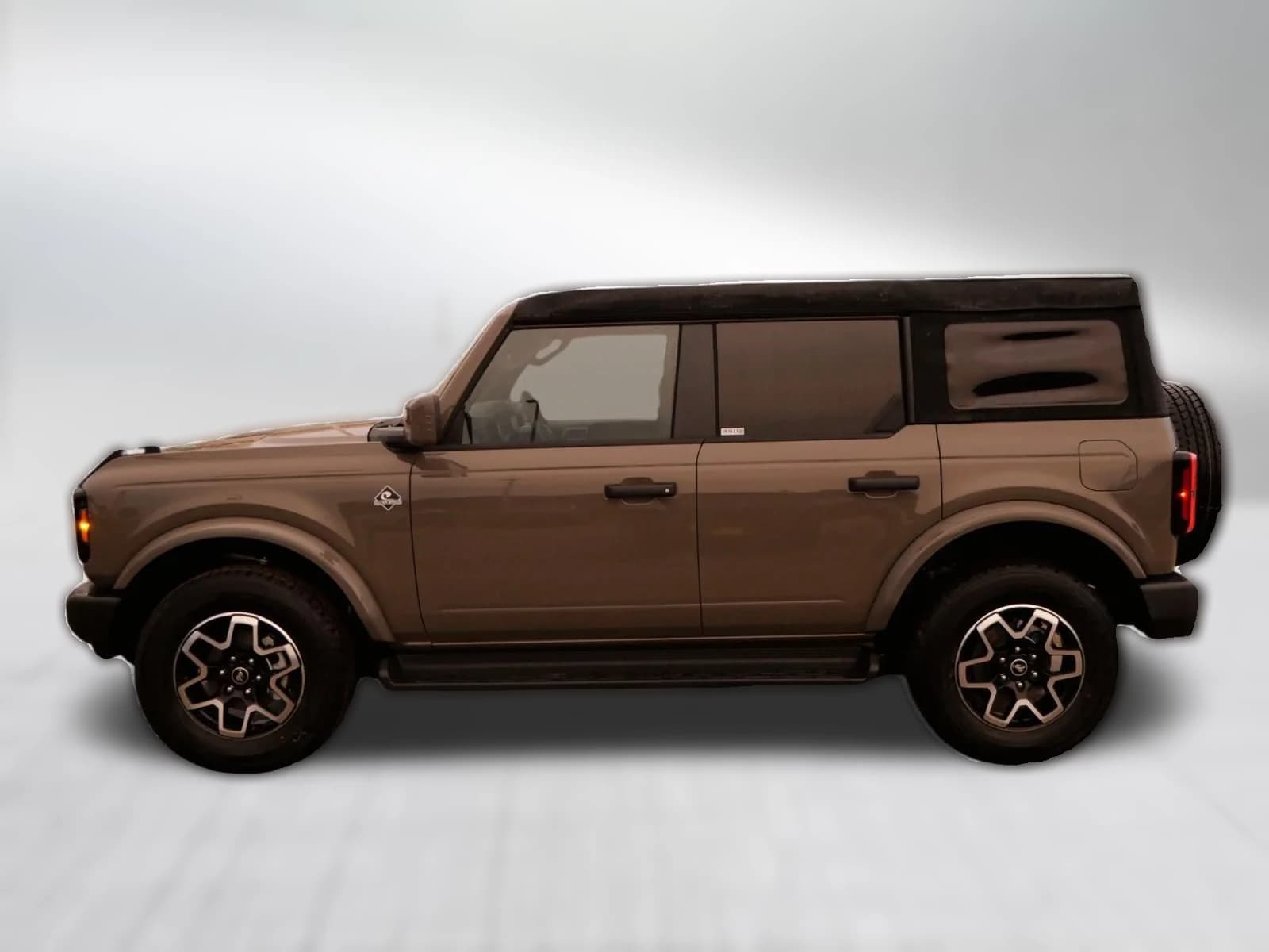 Ford Bronco Outer Banks 4 Door 4x4 2026 — side view