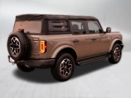 Ford Bronco Outer Banks 4 Door 4x4 2026 — side view