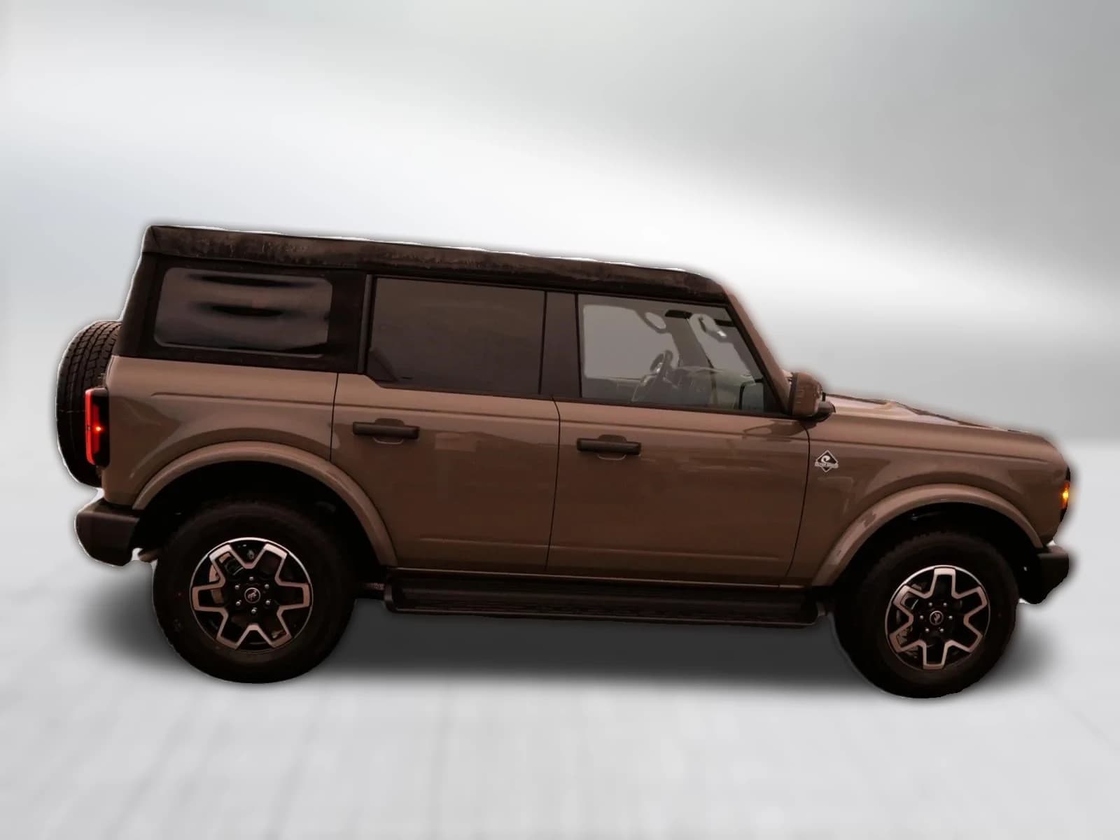 Ford Bronco Outer Banks 4 Door 4x4 2026 — side view