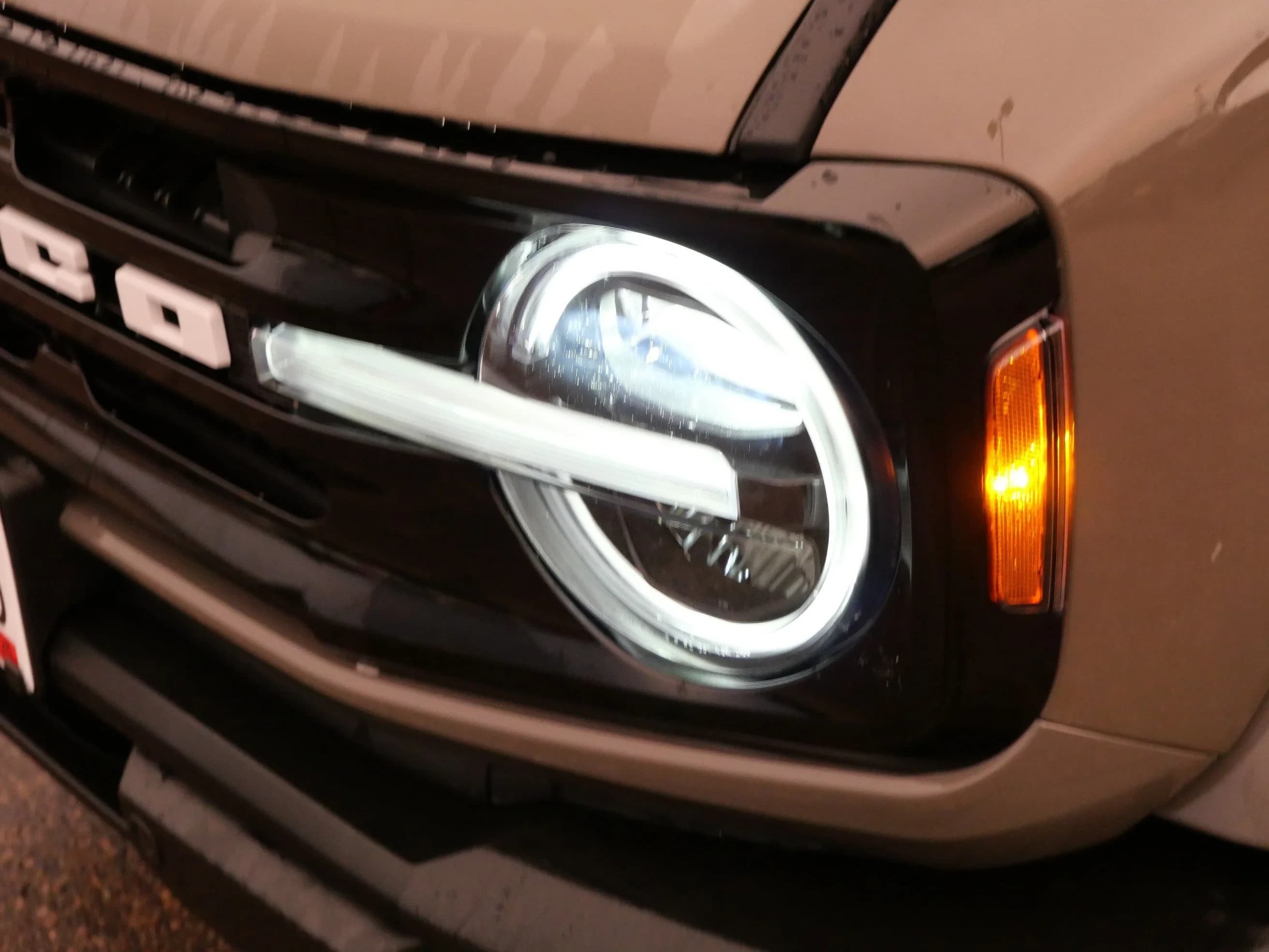 Ford Bronco Outer Banks 4 Door 4x4 2026 — side view