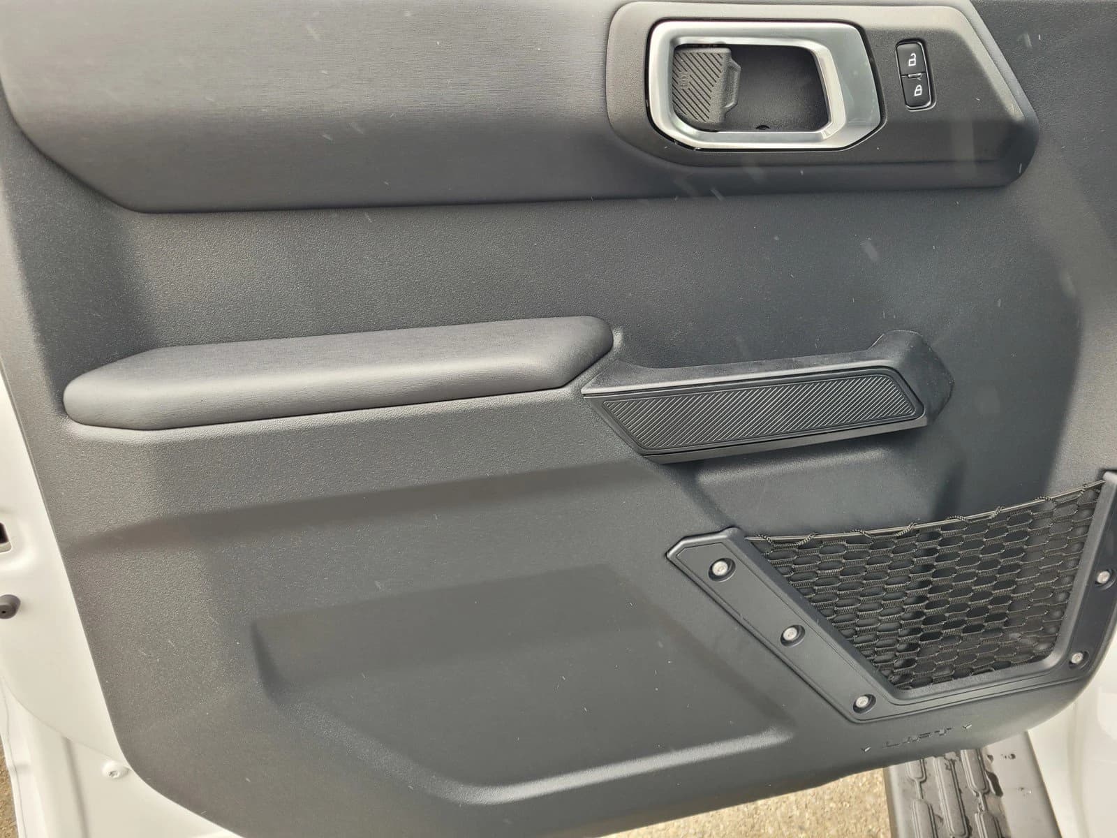 Ford Bronco Outer Banks 4 Door 4x4 2026 — side view
