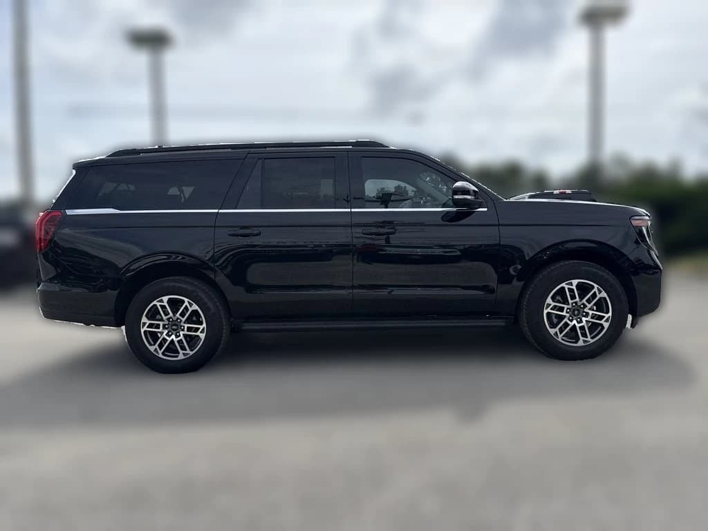 Ford Expedition Max Active 4x2 2026 — side view