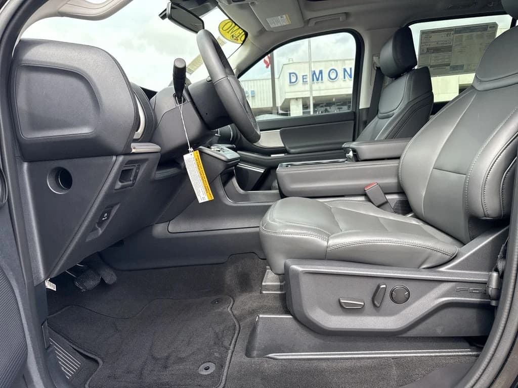 Ford Expedition Max Active 4x2 2026 — side view