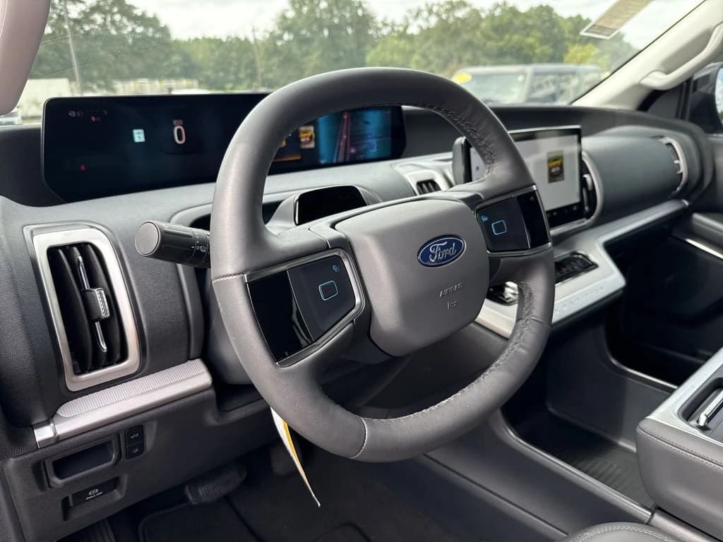 Ford Expedition Max Active 4x2 2026 — side view