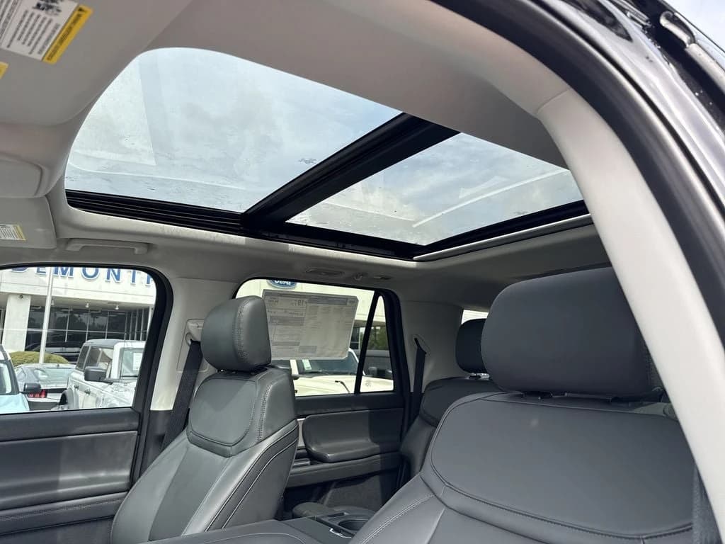 Ford Expedition Max Active 4x2 2026 — side view
