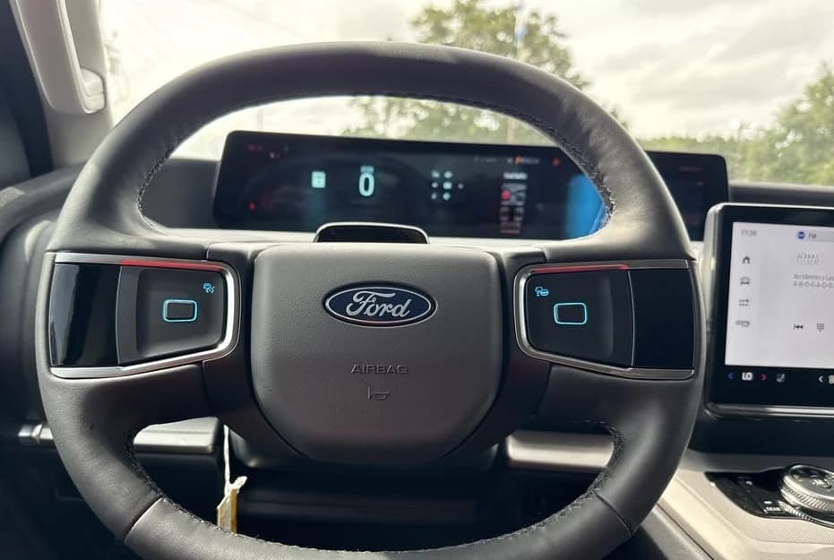 Ford Expedition Max Active 4x2 2026 — side view