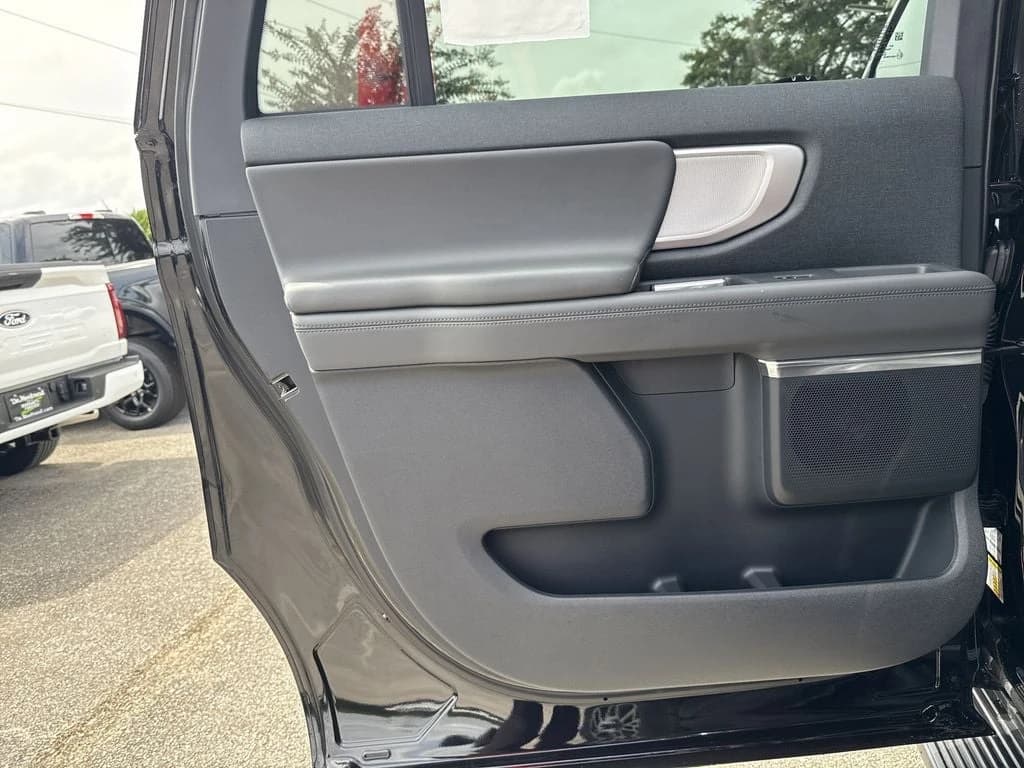 Ford Expedition Max Active 4x2 2026 — side view