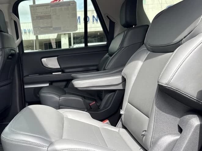 Ford Expedition Max Active 4x2 2026 — side view
