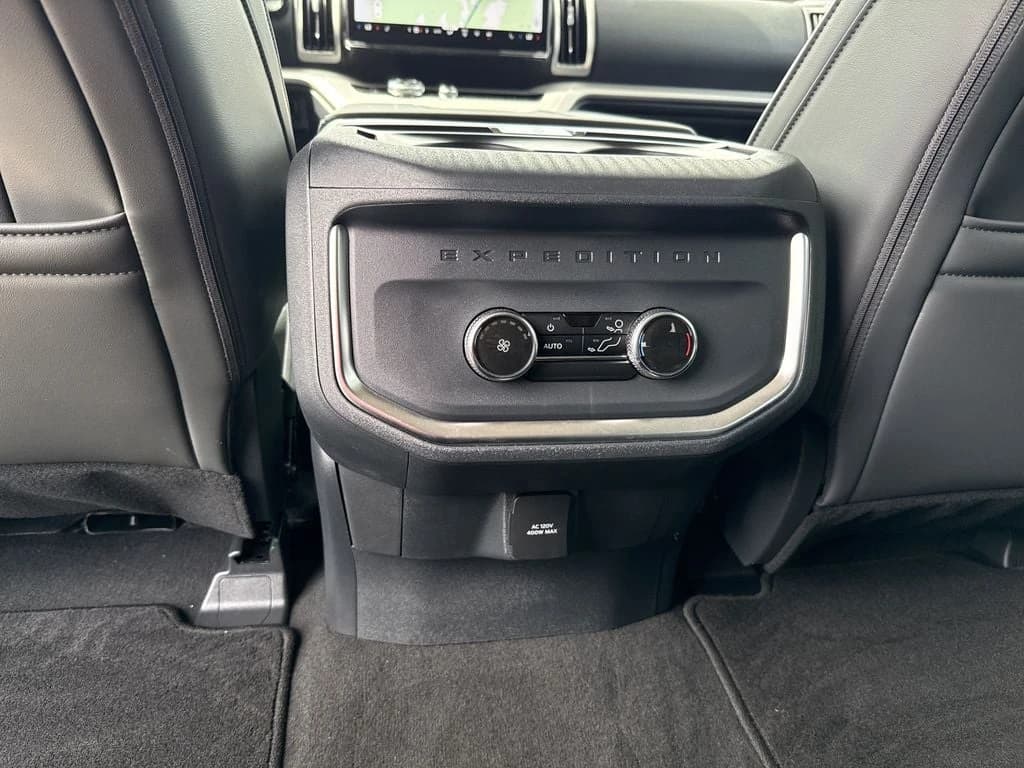 Ford Expedition Max Active 4x2 2026 — side view
