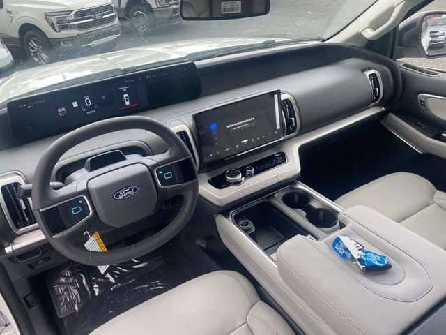 Ford Expedition Max Active 4x2 2027 — side view