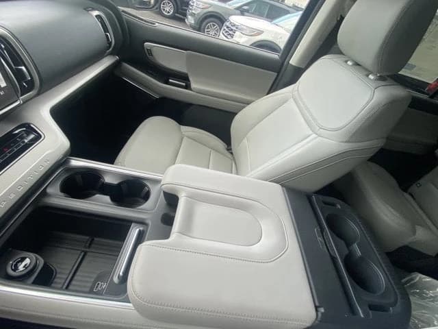 Ford Expedition Max Active 4x2 2027 — side view