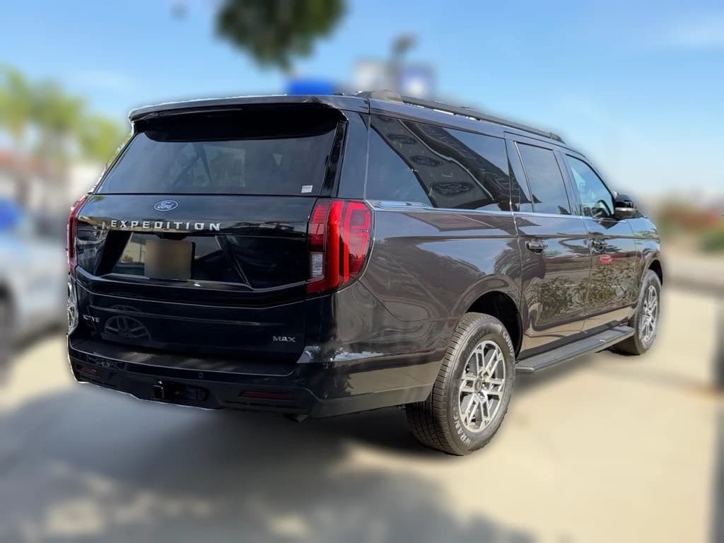Ford Expedition Max Active 4x2 2026 — side view