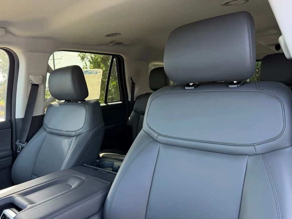 Ford Expedition Max Active 4x2 2026 — side view