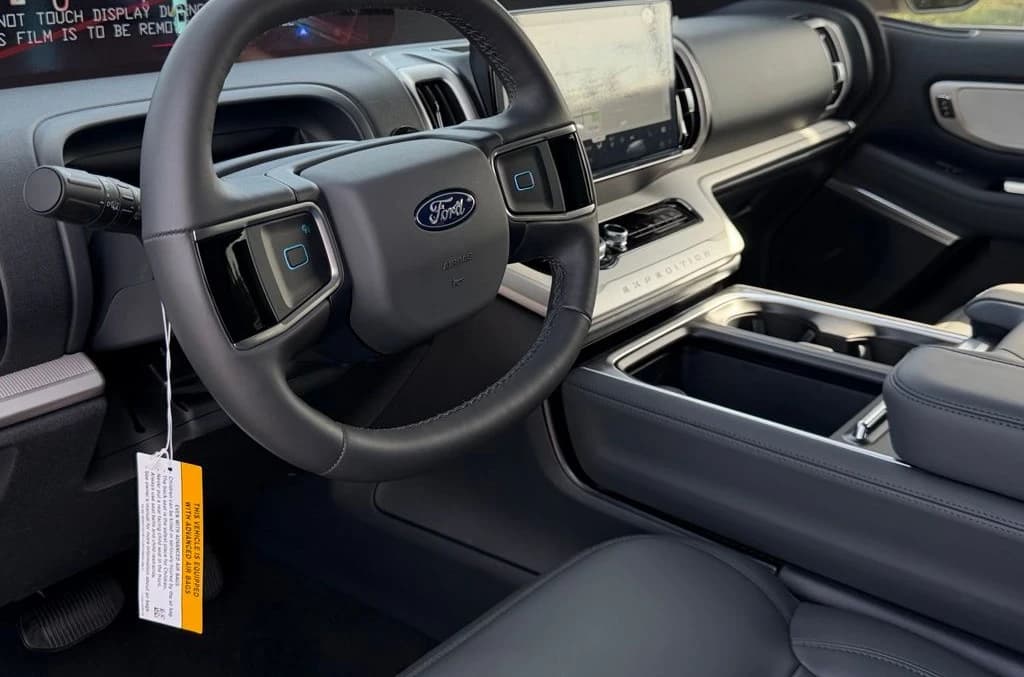 Ford Expedition Max Active 4x2 2026 — side view