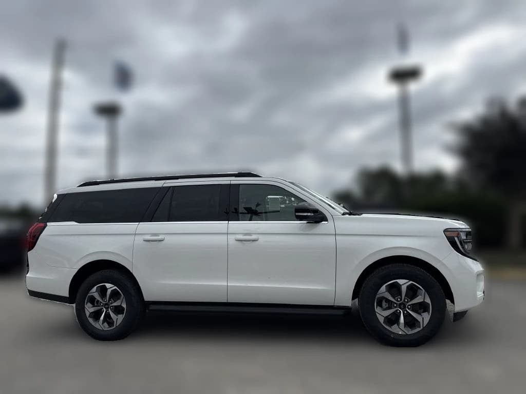 Ford Expedition Max Active 4x2 2027 — side view