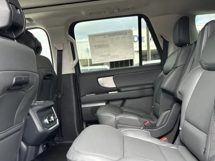 Ford Expedition Max Active 4x2 2027 — side view