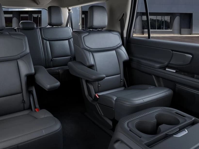 Ford Expedition Max Active 4x4 2027 — side view
