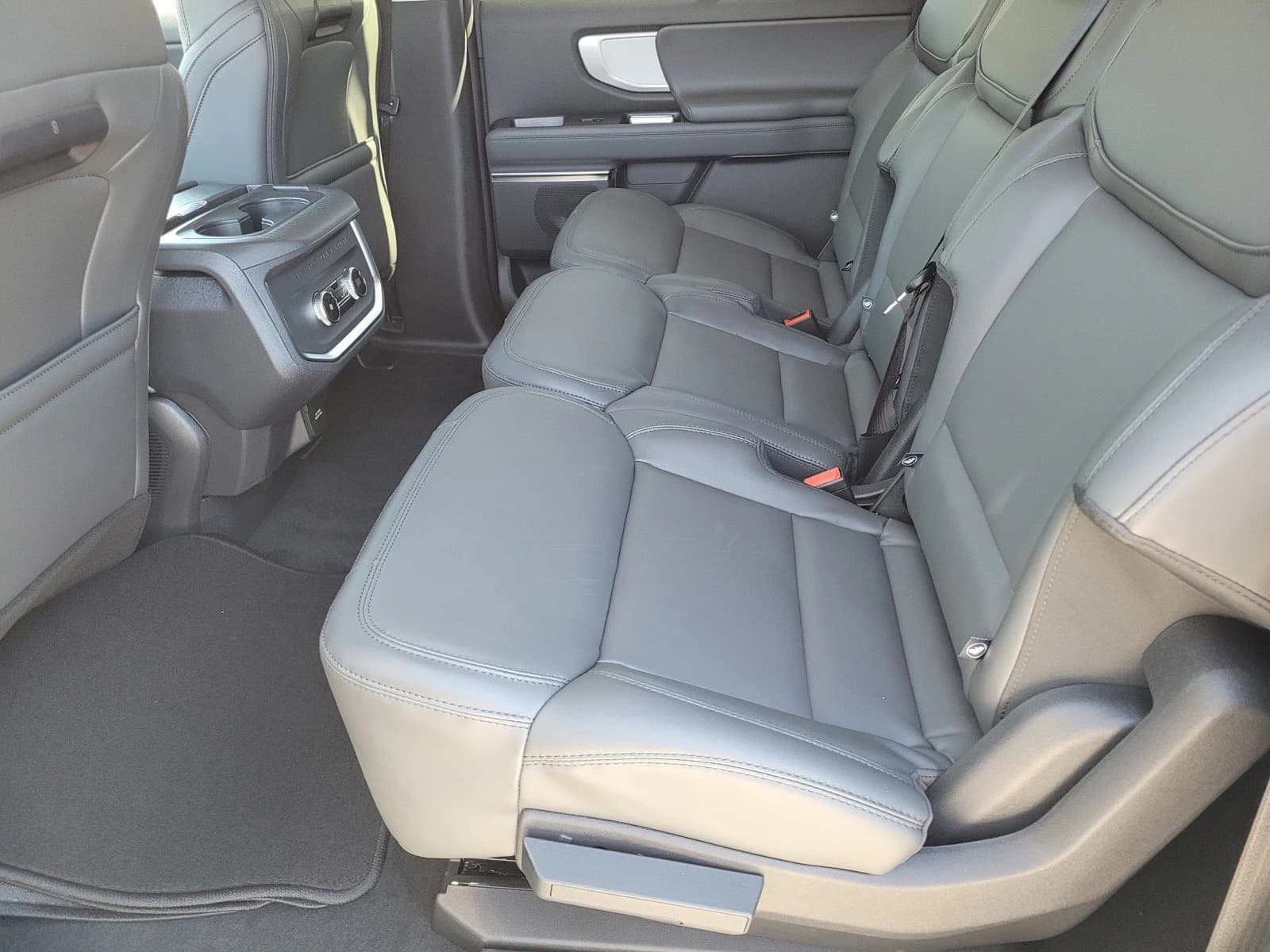 Ford Expedition Max Active 4x4 2027 — side view