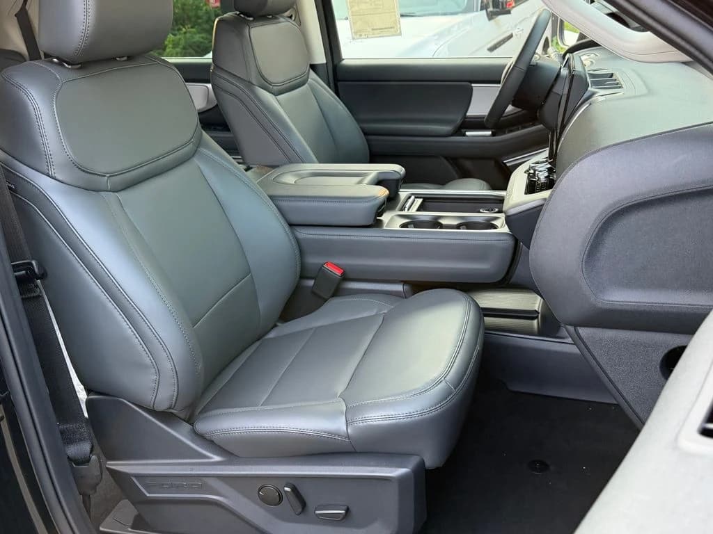 Ford Expedition Max Active 4x4 2027 — side view