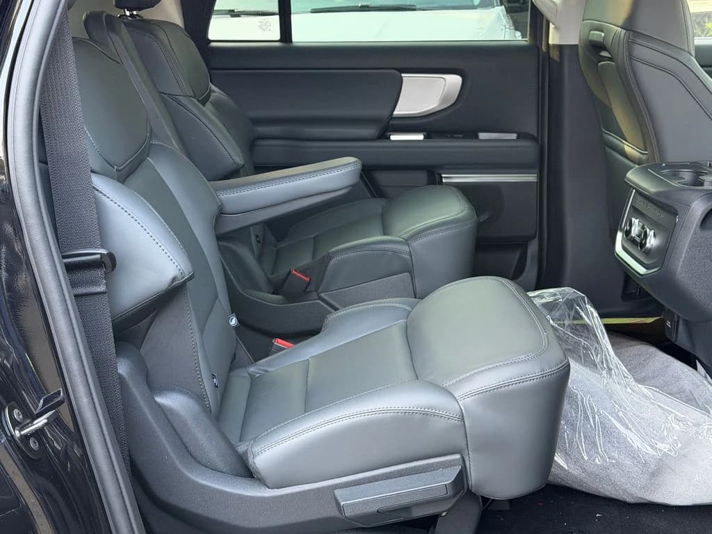 Ford Expedition Max Active 4x4 2027 — side view