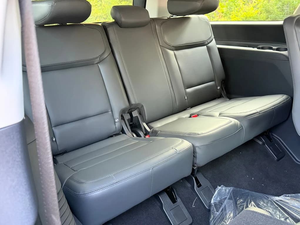Ford Expedition Max Active 4x4 2027 — side view