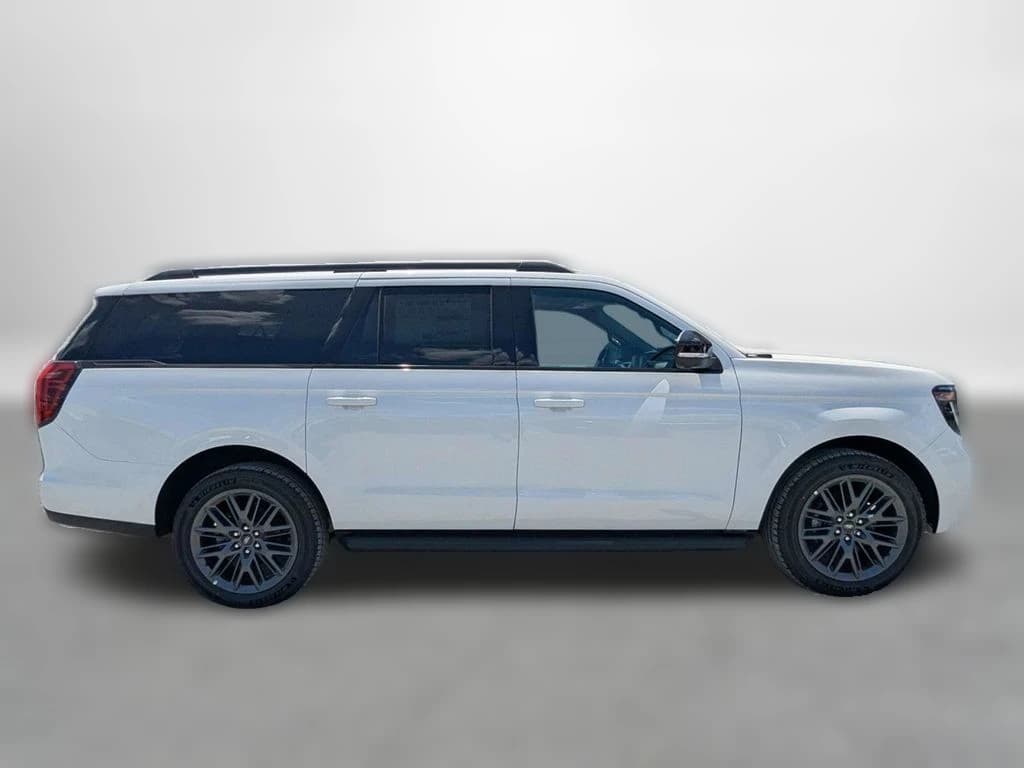 Ford Expedition Max Platinum 4x4 2026 — side view