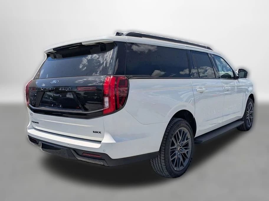 Ford Expedition Max Platinum 4x4 2026 — side view
