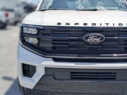 Ford Expedition Max Platinum 4x4 2026 — side view