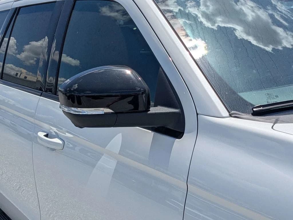 Ford Expedition Max Platinum 4x4 2026 — side view