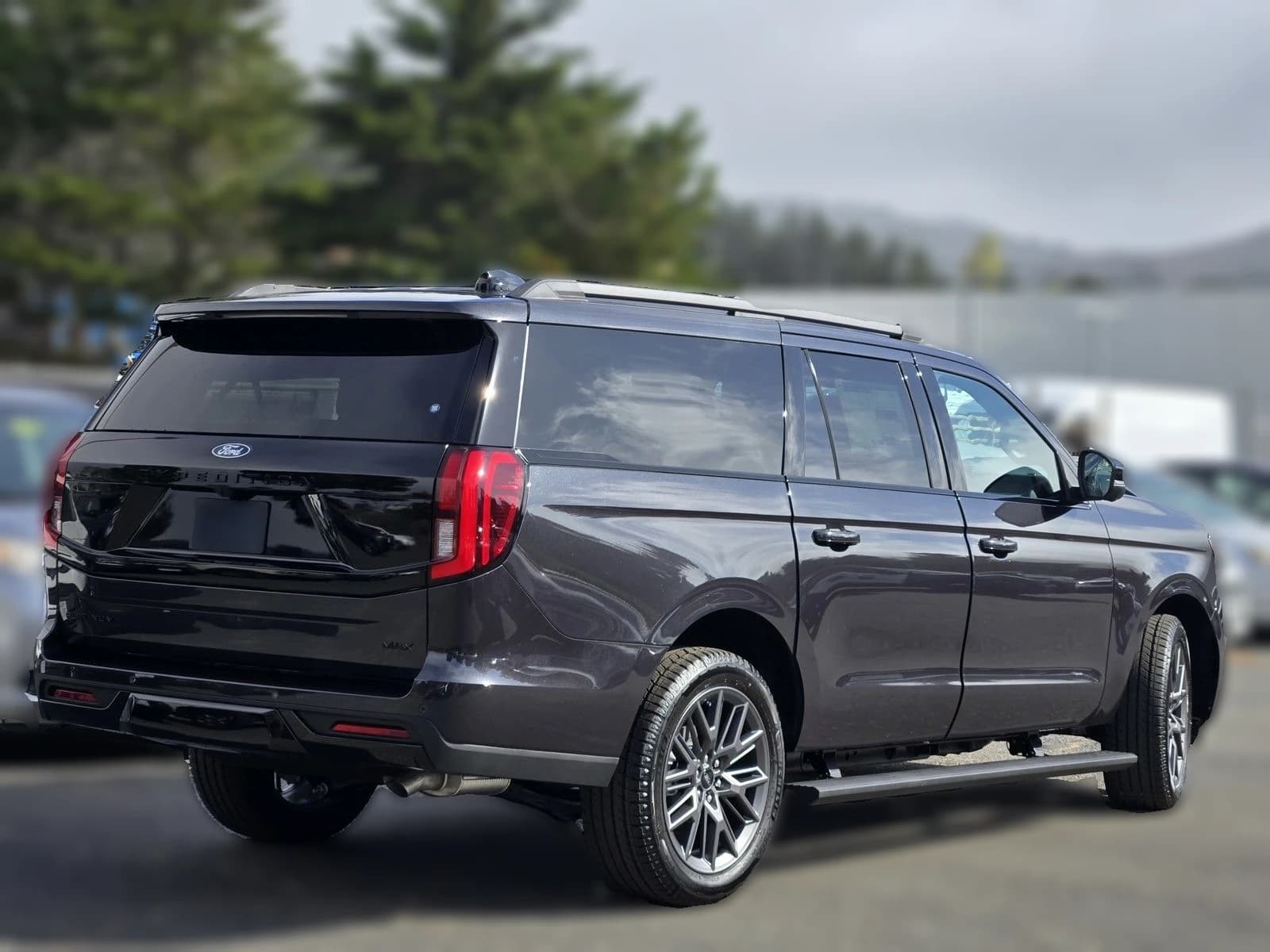Ford Expedition Max Platinum 4x4 2027 — side view