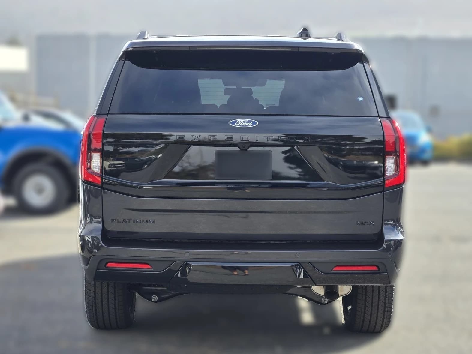Ford Expedition Max Platinum 4x4 2027 — side view
