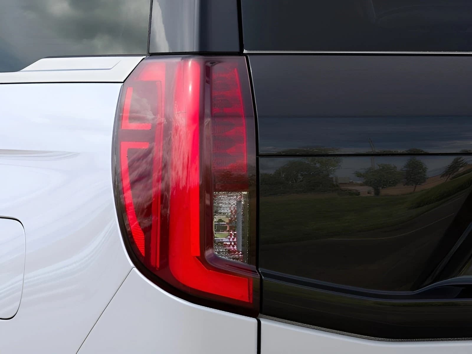 Ford Expedition Max Platinum 4x4 2027 — side view