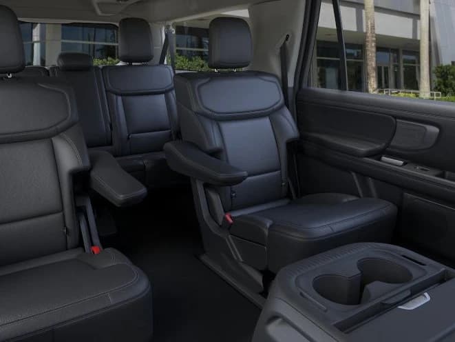 Ford Expedition Max Platinum 4x4 2026 — side view
