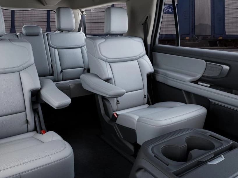 Ford Expedition Max Platinum 4x4 2027 — side view