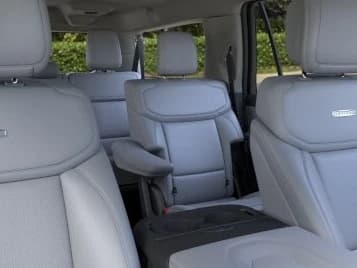 Ford Expedition Max Platinum 4x4 2026 — side view