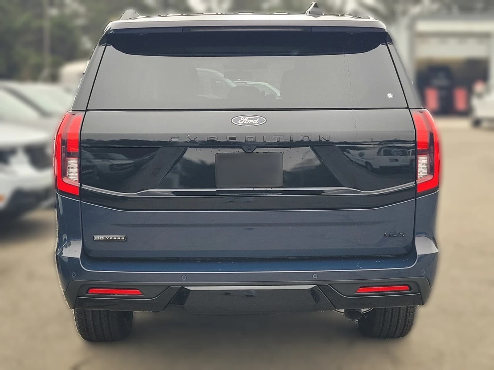 Ford Expedition Max Platinum 4x4 2027 — side view