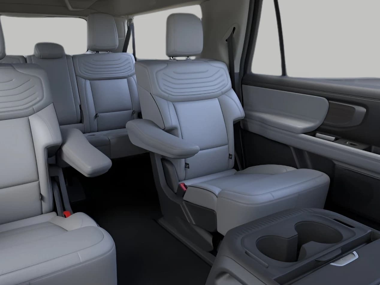 Ford Expedition Max Platinum 4x4 2026 — side view