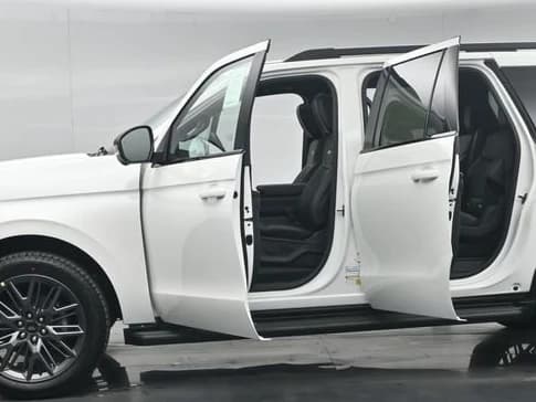 Ford Expedition Max Platinum 4x4 2026 — side view