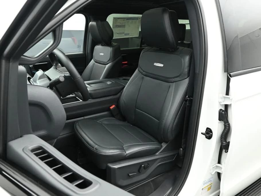 Ford Expedition Max Platinum 4x4 2026 — side view