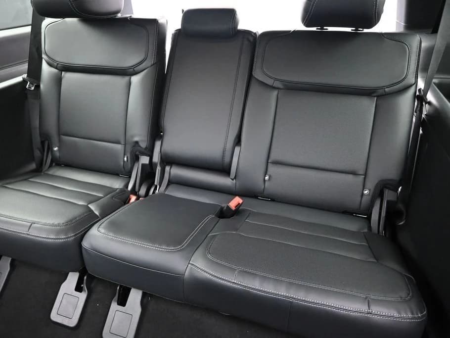 Ford Expedition Max Platinum 4x4 2026 — side view